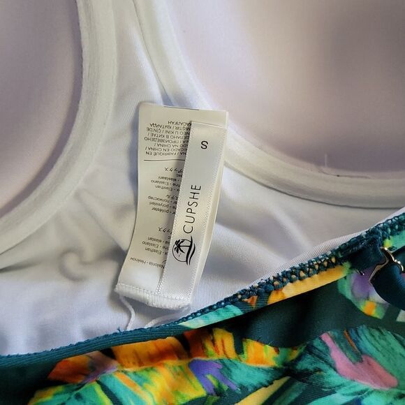 Beautiful Cupshe Swimsuit - Picture 7 of 8